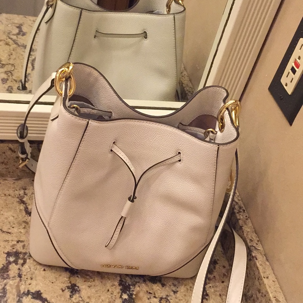 Michael Kors White/Cream Leather Shoulder Bag with Gold Hardware